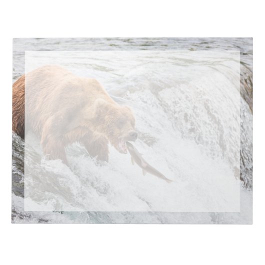 Brown Bear Catches Red Salmon Notizblock (Vorderseite)