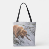 Brown Bear Catches Red Salmon Tasche (Rückseite)