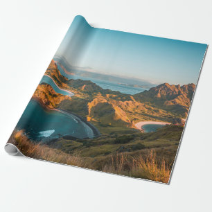 BROWN BERG AM WASSERKÖRPER WÄHREND DES TAGES GESCHENKPAPIER