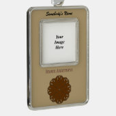 Brown Blume Ribbon Tmpl (V-O) von Kenneth Yoncich Rahmen-Ornament Silber (Rechts)