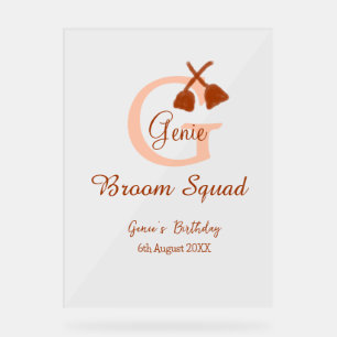 Brown broom Squad Geburtstagsname Pfirsichmonogram Acrylschild