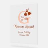 Brown broom Squad Geburtstagsname Pfirsichmonogram Acrylschild (Winkel)