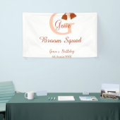 Brown broom Squad Geburtstagsname Pfirsichmonogram Banner (Messeveranstaltung)