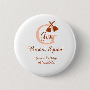 Brown broom Squad Geburtstagsname Pfirsichmonogram Button