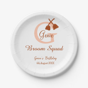 Brown broom Squad Geburtstagsname Pfirsichmonogram Pappteller