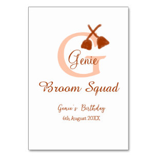 Brown broom Squad Geburtstagsname Pfirsichmonogram Tischnummer