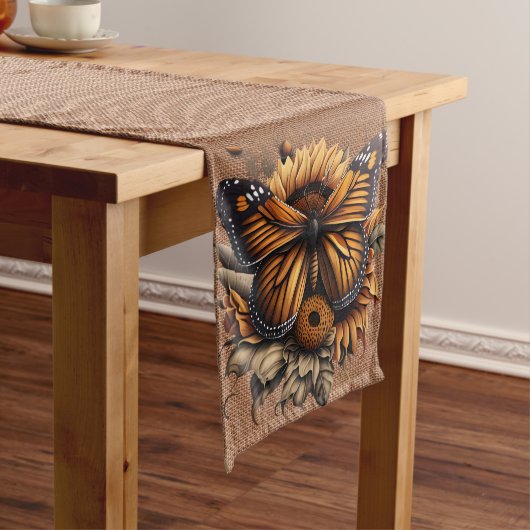 BROWN BURLAP SIEHT MIT ORANGE BROWN SCHALTFLÄCHE A GROßER TISCHLÄUFER (Beispiel)