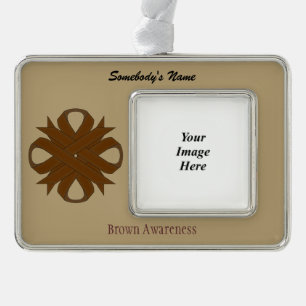Brown Clover Ribbon Tmpl (H-O) von Kenneth Yoncich Rahmen-Ornament Silber