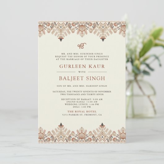 Brown Cream Ikat Anand Karaj Sikh Wedding Einladung (Stehend Vorderseite)