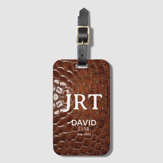 Brown Crocodile Leather Monogram Passport Gepäckanhänger (Vorderseite Vertikal)