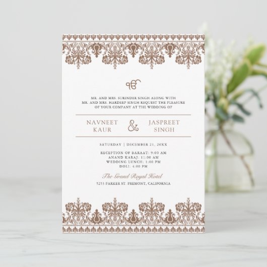 Brown Damask Border Anand Karaj Sikh Wedding Einladung (Stehend Vorderseite)