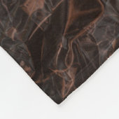 Brown dried leaves on ground fleecedecke (Ecke)
