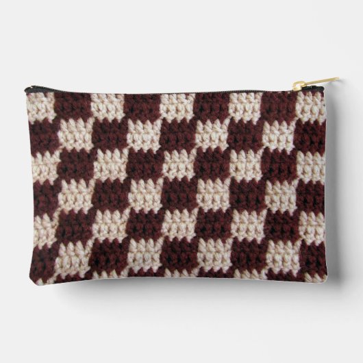 Brown Ecru Checkered Pattern Artisan Crochet Print Zubehörtasche (Rückseite)