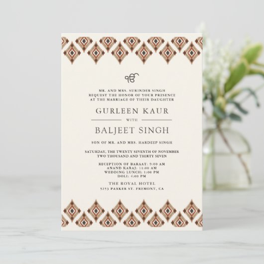 Brown Geometric Ikat Anand Karaj Sikh Wedding Einladung (Stehend Vorderseite)