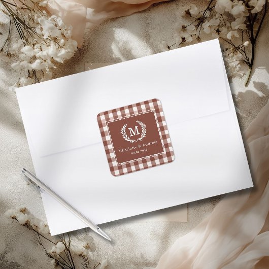 Brown Gingham Monogram Wappen Custom Quadratischer Aufkleber