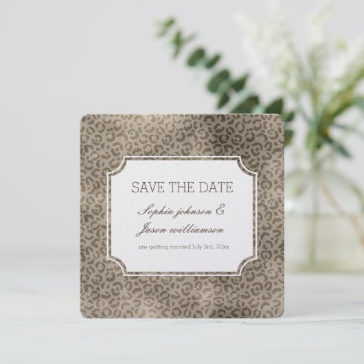 Brown Glam Leopard Print Save the Date Einladung (Stehend Vorderseite)
