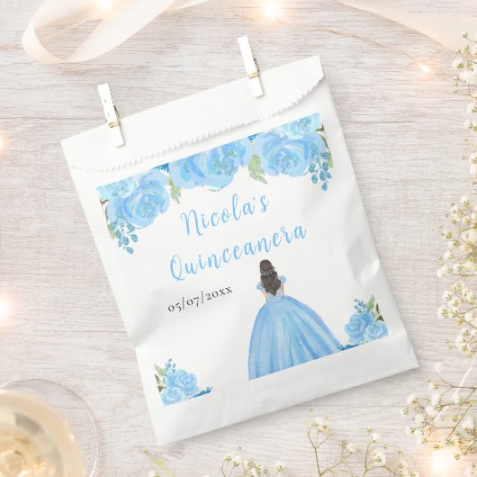 Brown Hair Princess Blue Floral Quinceanera Geschenktütchen (Ausgeschnitten)