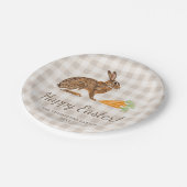 Brown Hare And Carrots Happy Easter Beige Gingham Pappteller (Schrägansicht)