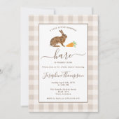 Brown Hare On Beige Gingham Easter Baby Shower Einladung (Vorderseite)