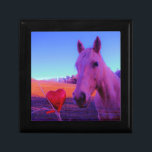 Brown Horse and Red Heart Erinnerungskiste<br><div class="desc">Foto "Brown Horse and Red Heart" von Sandy Closs: Hochzeiten,  Herz,  Herz,  Pferde,  Ponys,  Pony,  Liebe,  Valentine,  Valentinstag, </div>