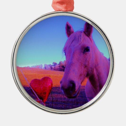 Brown Horse and Red Heart Ornament Aus Metall (Vorne)