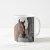 Brown Horse, B&W Background Tasse (VorderseiteRechts)