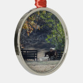 Brown Horse walking through Fence Ornament Aus Metall (Rechts)