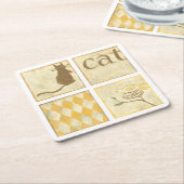 Brown-Katze und gelber Vogel durch Chariklia Rechteckiger Pappuntersetzer (angewinkelt)