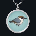 Brown-köpfiger Kleiber Versilberte Kette<br><div class="desc">Der Brown-köpfige Kleiber lebt in den Kiefernwäldern hauptsächlich im südöstlichen Teil der Vereinigten Staaten. Diese kleinen Süssen sind, auch intelligent - sie bekannt, um Werkzeuge beim Herumsuchen zu benutzen. Niedliche Blicke und Smarts machen eine gewinnende Kombination! Sie können dieses Geschenk besonders anfertigen. Bewegen Sie den Kleiber, ändern Sie die Hintergrundfarbe,...</div>