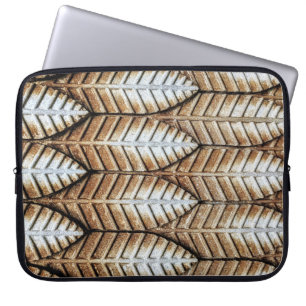 Brown leaf accent area rug laptopschutzhülle