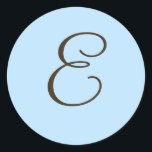 Brown Monogram E on Light Blue Fevor Label Runder Aufkleber<br><div class="desc">Monogram-Geschenke haben eine große Auswahl an individuell anpassbaren USPS-Briefmarke,  Umschlag Aufkleber-Aufkleber,  Grußkarten,  Hemden,  Hüte,  Buttons,  Magnete und vieles mehr. Diese Monogramme eignen sich hervorragend für die Versendung von Einladungen zu Hochzeiten,  Party Einladungen zum Jahrestag,  Graduierungsankündigungen und Geburtstagspartys,  um nur einige zu nennen.</div>