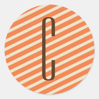 Brown monogram on Retro Orange Diagonal Stripes Runder Aufkleber