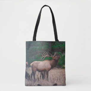 BROWN MOOSE IN DER NÄHE VON GRÜNEM BAUM AM TAG TASCHE