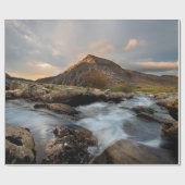 BROWN MOUNTAIN NEAR BODY OF WATER UNDER CLOUDY SKY GESCHENKPAPIER (Flach)