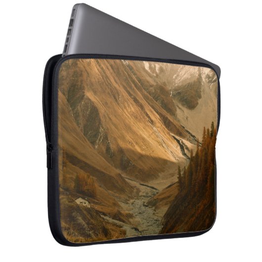 BROWN MOUNTAINS LAPTOPSCHUTZHÜLLE (Vorne Rechts)