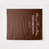Brown | Mr and Mrs Elegant Simple Backdrop Wandteppich (Vorderseite (Horizontal))