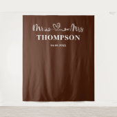 Brown | Mr and Mrs Elegant Simple Backdrop Wandteppich (Vorderseite)