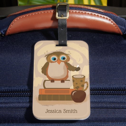 Brown Owl on Books Luggage Tag Gepäckanhänger (Vorderseite Insitu 2)
