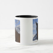 Brown-Pferd im Winter Tasse (Zentrum)