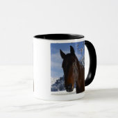 Brown-Pferd im Winter Tasse (VorderseiteRechts)