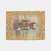 Brown-Pferd mit dem Halter auf altem Holz Fleecedecke (Vorderseite (Horizontal))