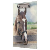 Brown-Pferd mit dem Halter Klemmbrett (Links)