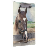 Brown-Pferd mit dem Halter Klemmbrett (Rechts)