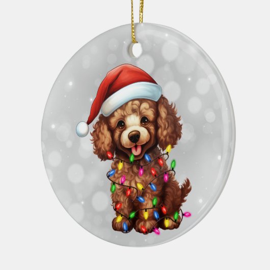 Brown Poodle in Weihnachts-Lichtern umwickelt Keramik Ornament (Links)