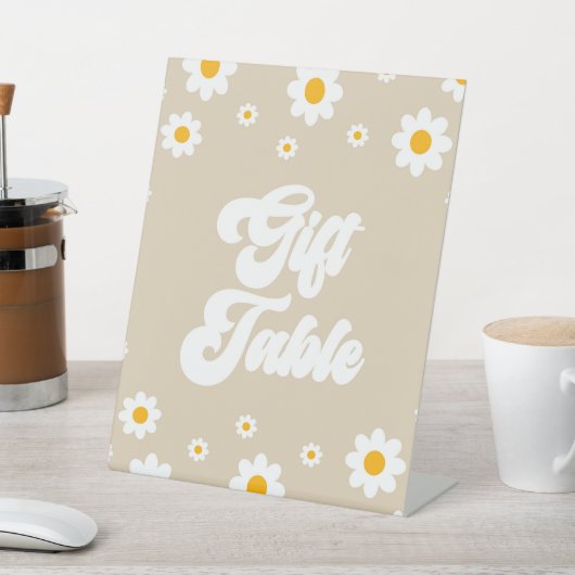 Brown Retro Daisy Blume Gift Table Party Sign Sockelschild (In SItu)
