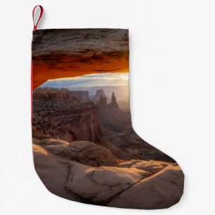 BROWN ROCKY BERG WÄHREND DES SONNENS KLEINER WEIHNACHTSSTRUMPF