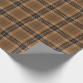 Brown schwarzer Tartan kariertes schottisches Geschenkpapier (Ecke)
