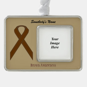 Brown Standard Ribbon Tmpl(H-O) von Kenneth Yoncic Rahmen-Ornament Silber