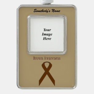 Brown Standard Ribbon Tmpl (V-O) von Kenneth Yonci Rahmen-Ornament Silber