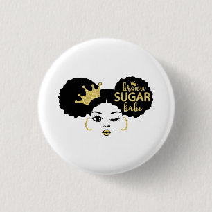 Brown Sugar Babe in Schwarz und Gold Button